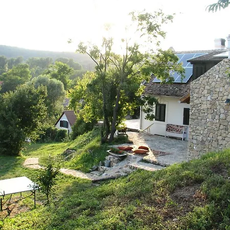 Henye Homes Nyaraló